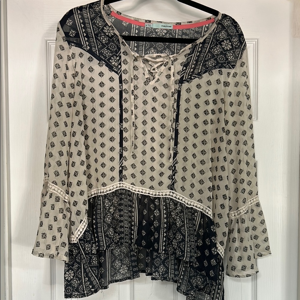 Maurices Women's Navy and Cream Patterned Top
